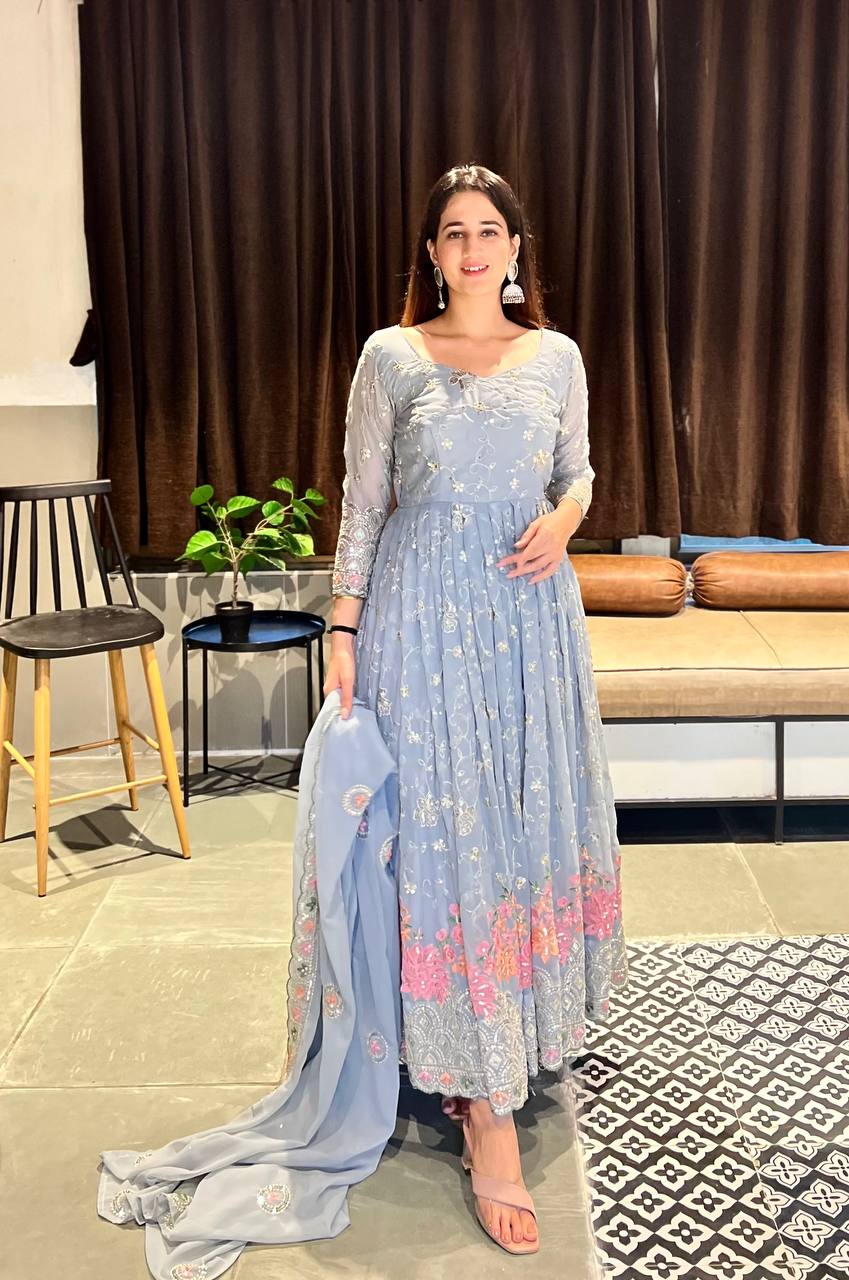  #DesignerAnarkali #EthnicElegance #AnarkaliStyle #RoyalLook #StylishEthnic #OccasionWear #GracefulAttire #TimelessFashion #AnarkaliObsession

