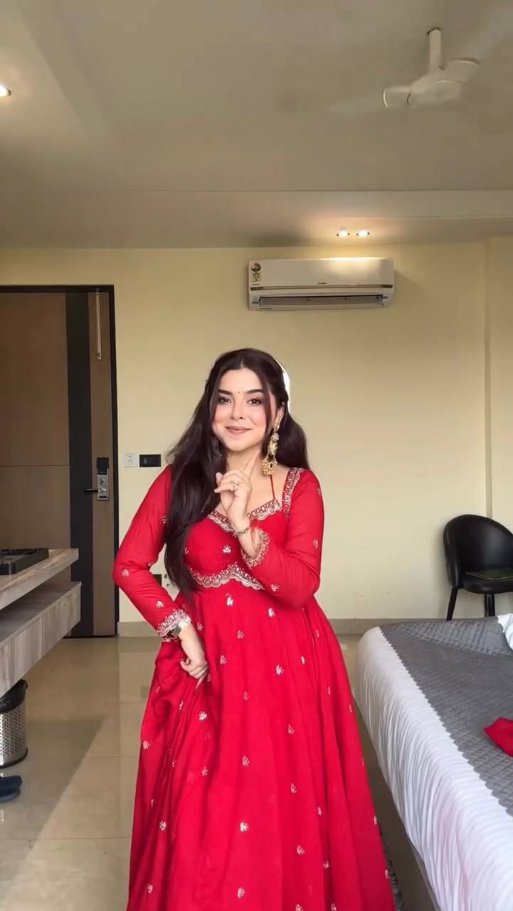 #IndianFestiveLook
#KarwaChauthDress
#KarwaChauthVibes