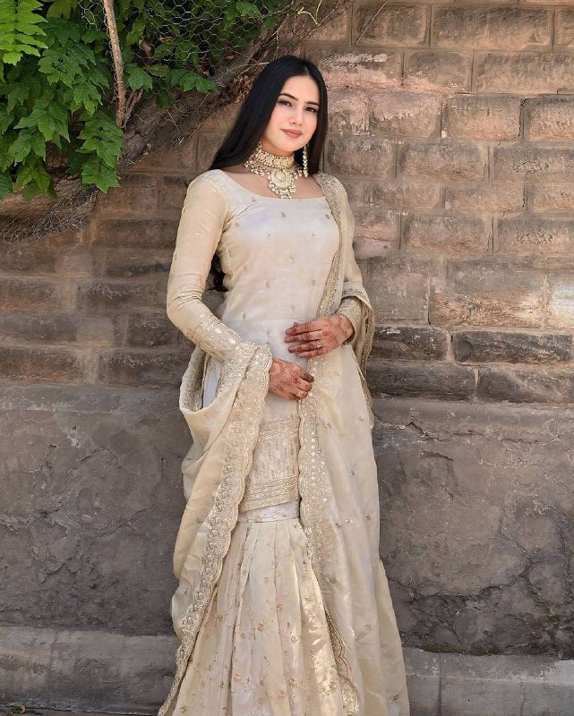 #ShararaStyle #ElegantOutfit #TraditionalWear #WeddingFashion 