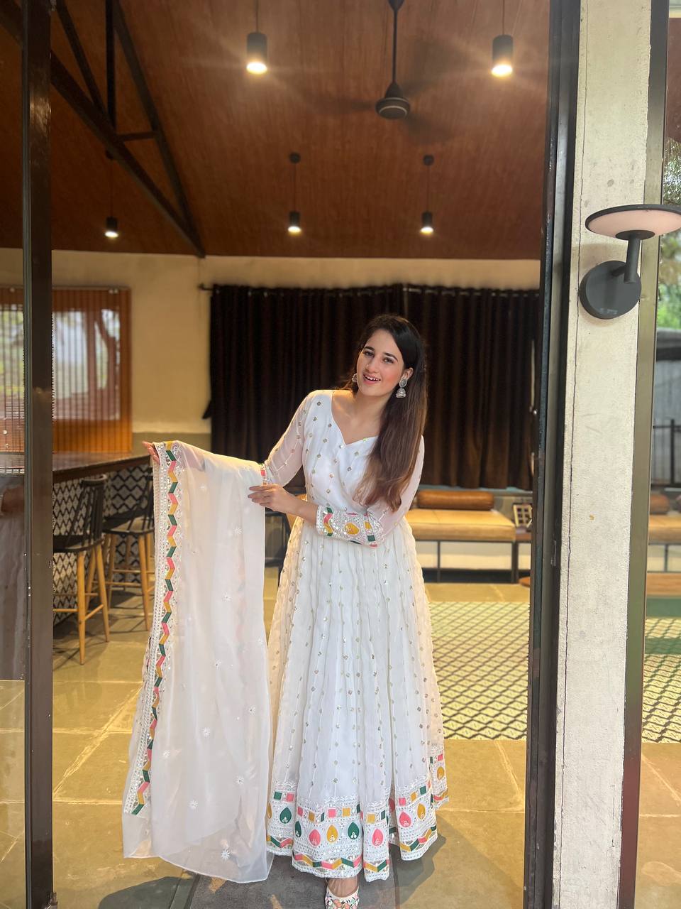 #WhiteAnarkaliGown
#AnarkaliGown
#DesignerAnarkali
#EthnicWear
#TraditionalOutfit