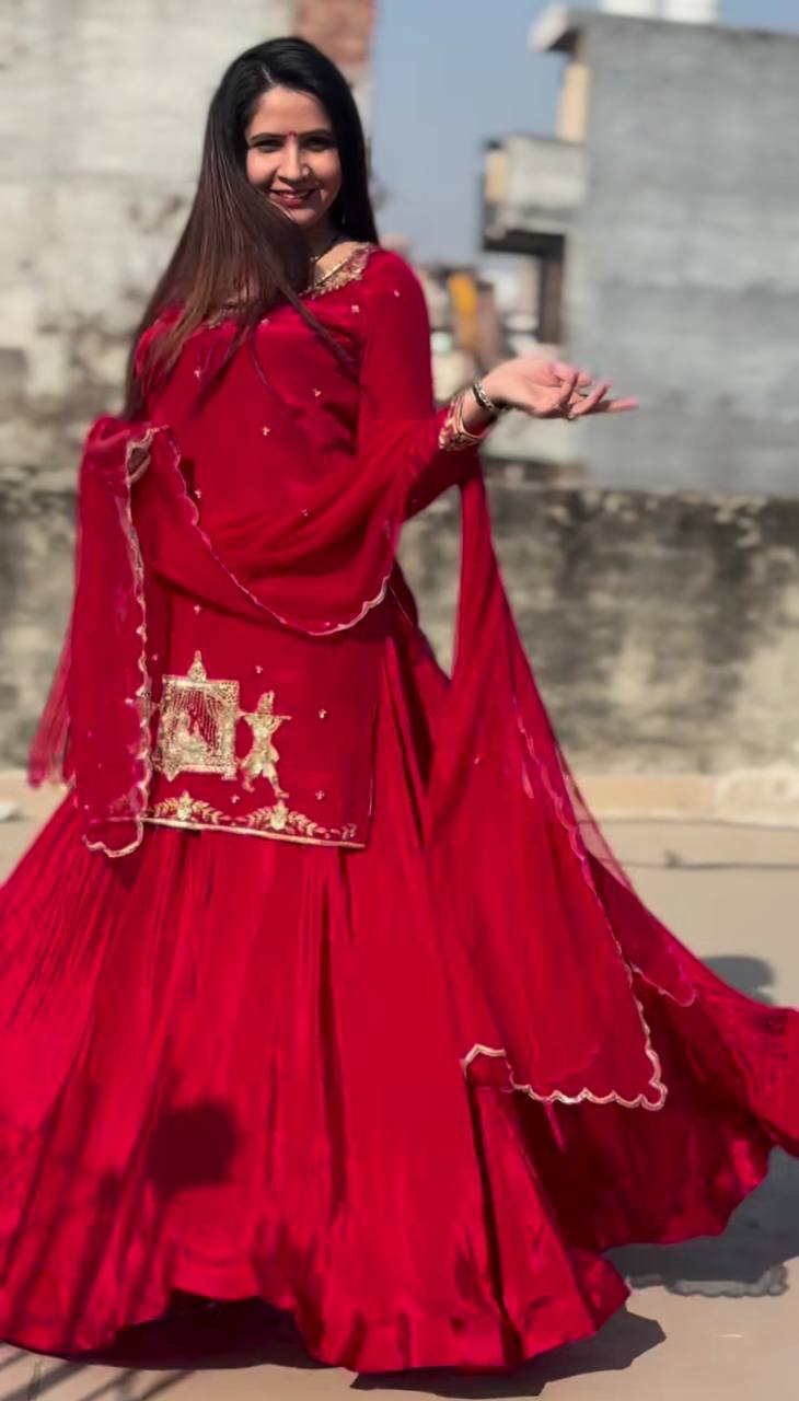 #FashionInfluencer
#InstaFashion
#DesiQueen
#StyleDiaries
#RoyalLook
#BridalInspiration
