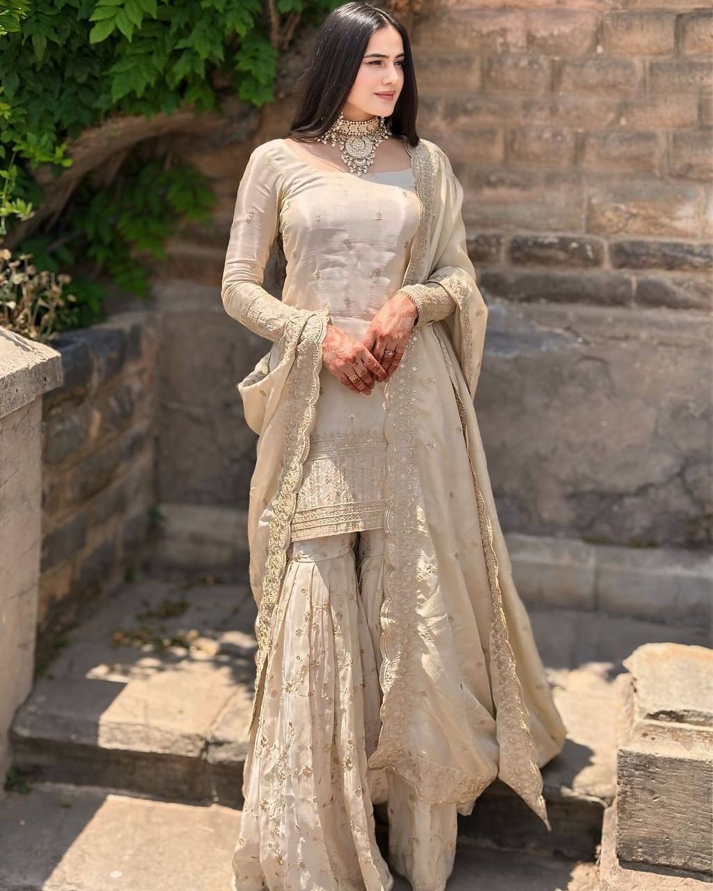t #DesiGlam #LuxuryEthnic #IndianAttire #WomenEthnicWear #GlamorousLook 