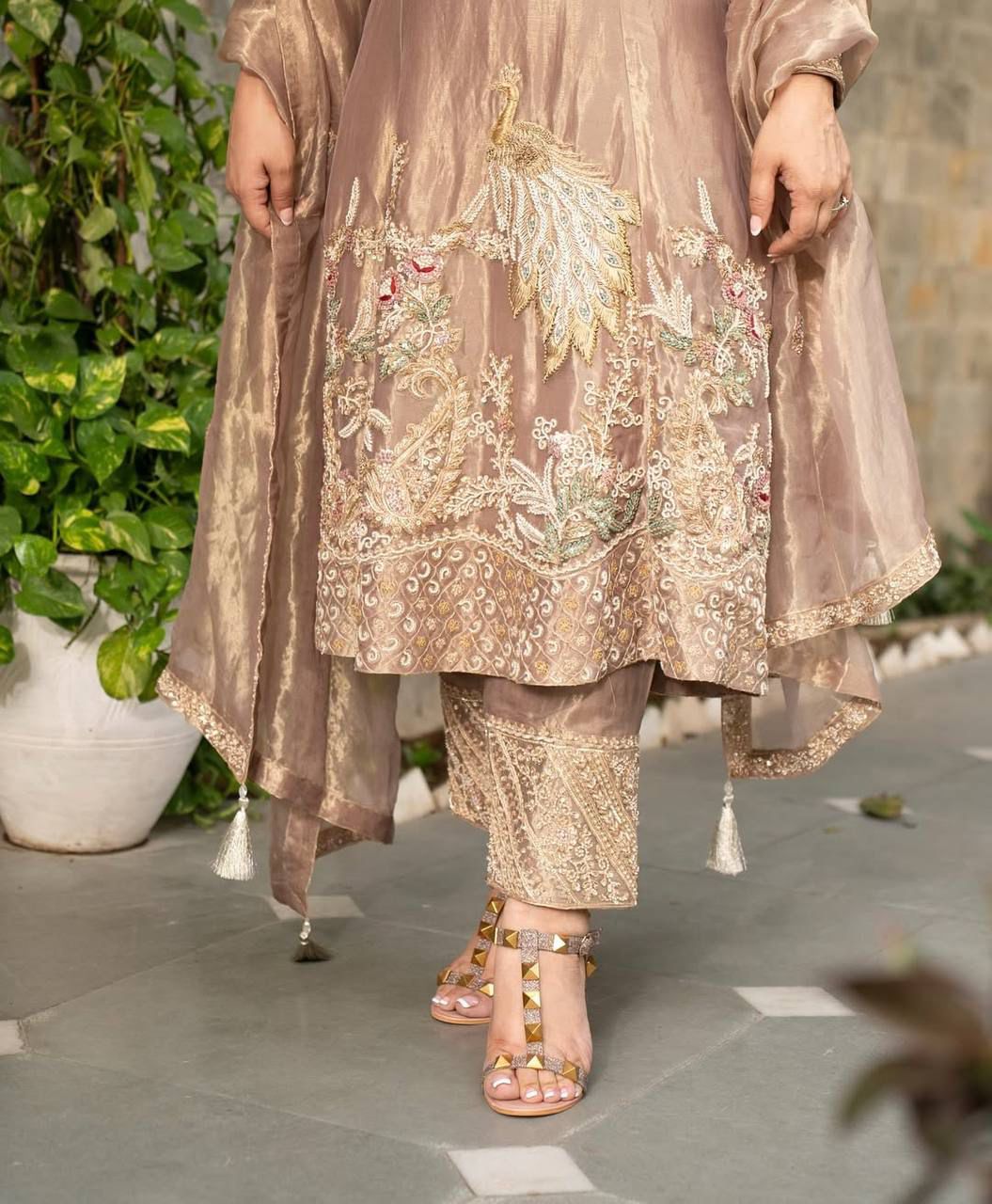  #IndianOutfitGoals #KurtiLove #IndianStyleFile #ViralFashion #DesiQueenLook 
