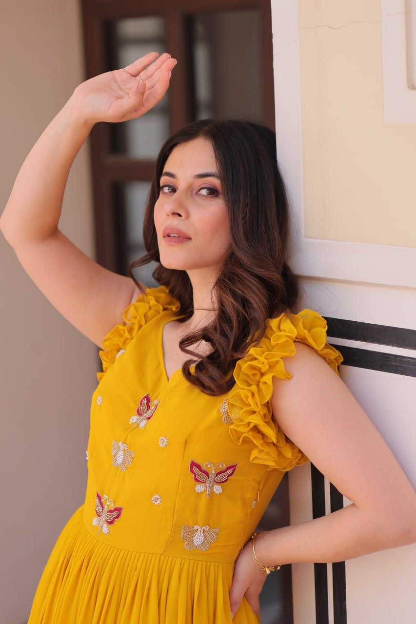 yellow gown look
haldi function dress
mehendi outfit idea
gown for daytime event